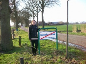 moniek verlaat markelosebroek